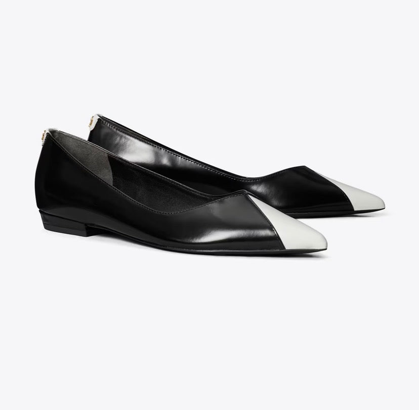 TORY BURCH TRIANGLE POINTED FLAT   -  Perfect Black / Salt