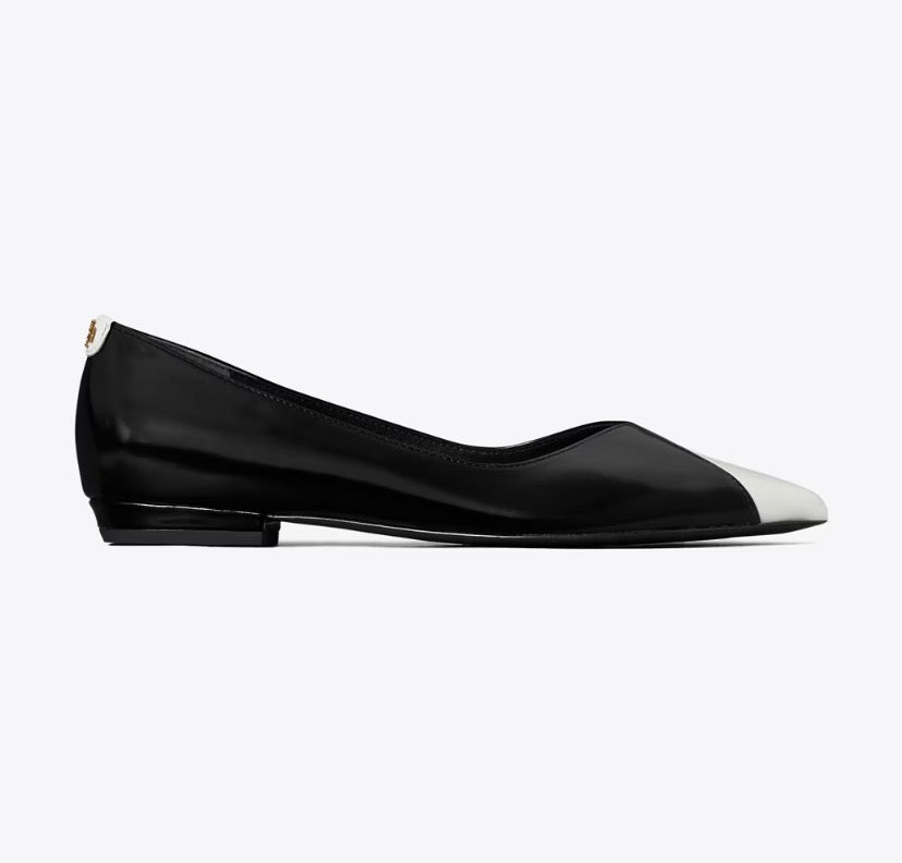 TORY BURCH TRIANGLE POINTED FLAT   -  Perfect Black / Salt