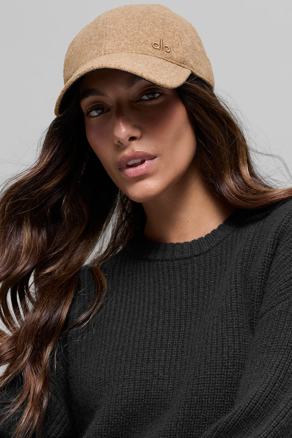 Alo Yoga Prestige Off-Duty Cap  -  Toasted Almond