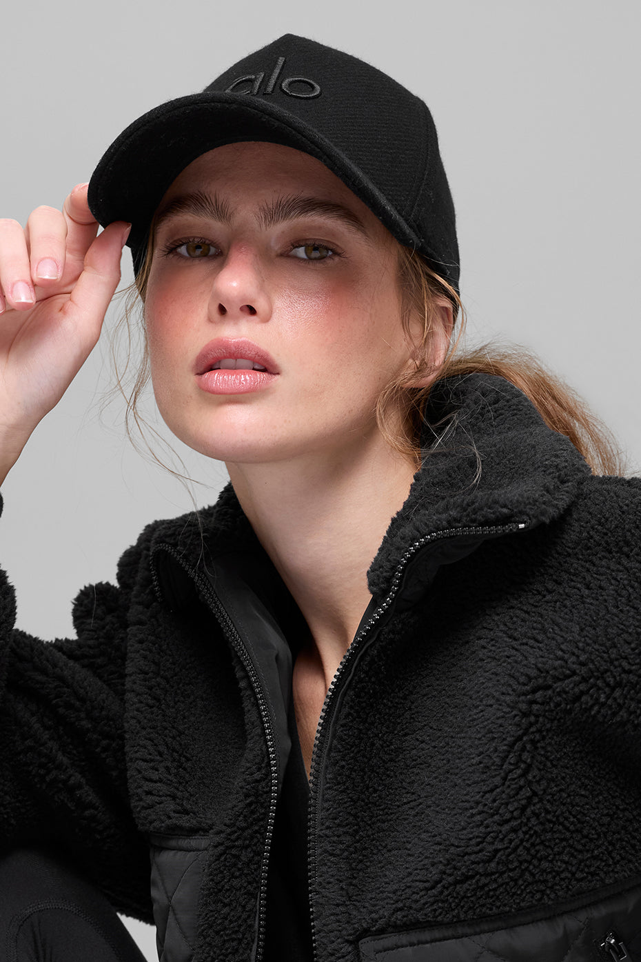 Alo Yoga Wool Blend District Trucker Hat  -  Black