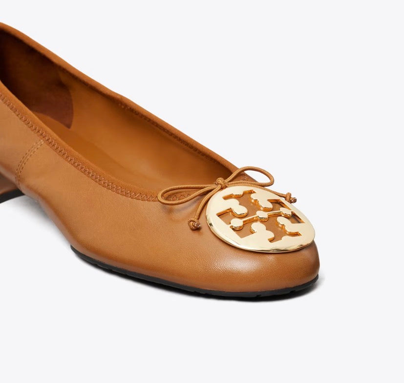 TORY BURCH REVA HEELED BALLET   -   Pecan Praline / Gold