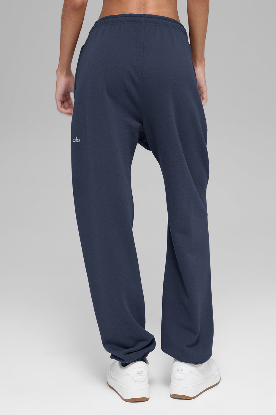 Alo Yoga Women's  Chill Sweatpant  - Navy