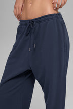 Alo Yoga Women's  Chill Sweatpant  - Navy