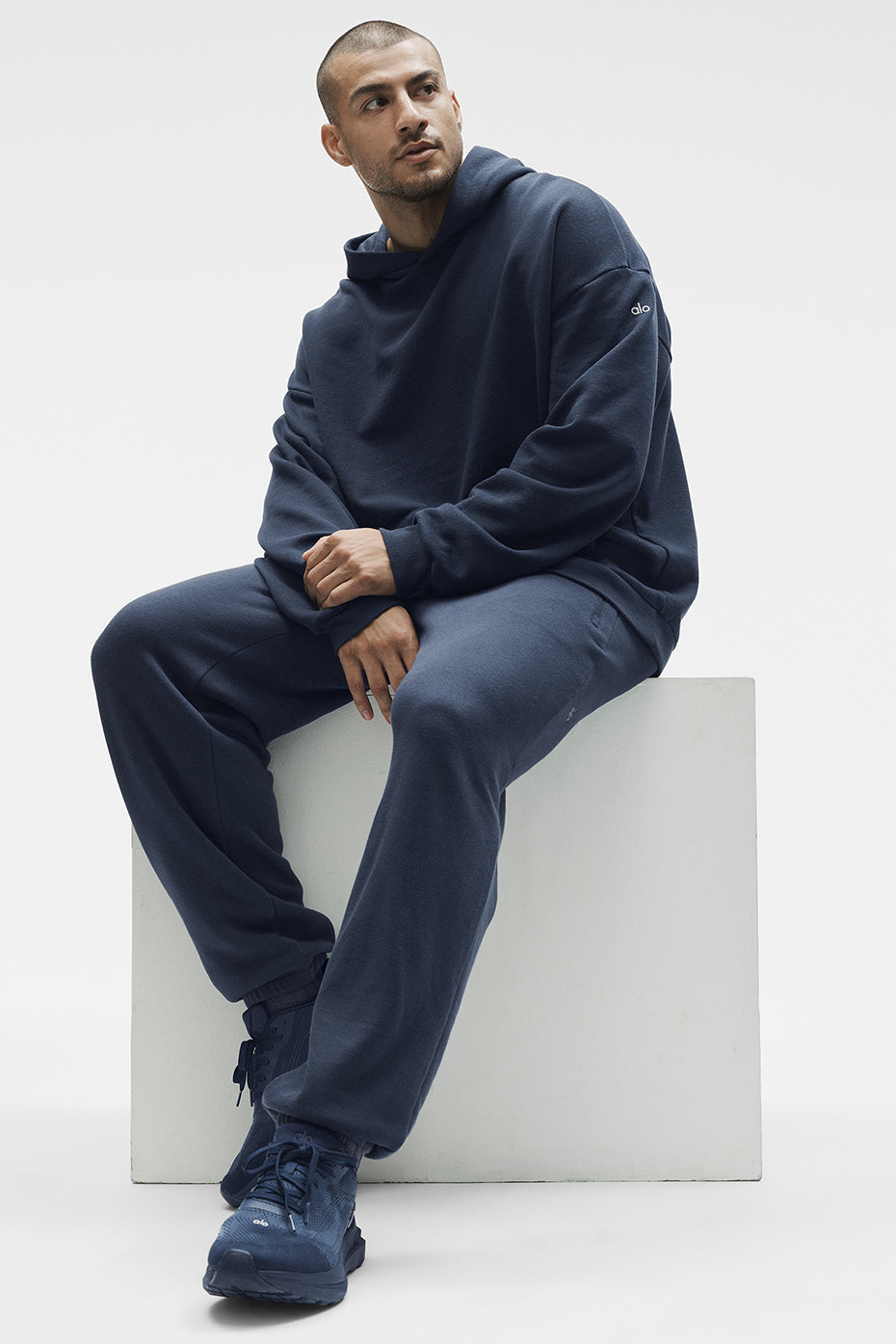 Alo Yoga Men's Chill Sweatpant  - Navy