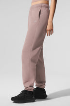 Alo Yoga Accolade Sweatpant  -  Taupe