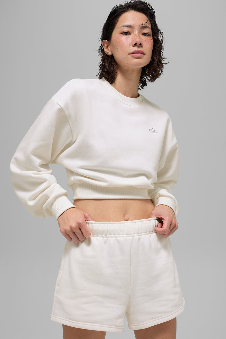 Alo Yoga Cropped Accolade Crewneck  -  Ivory