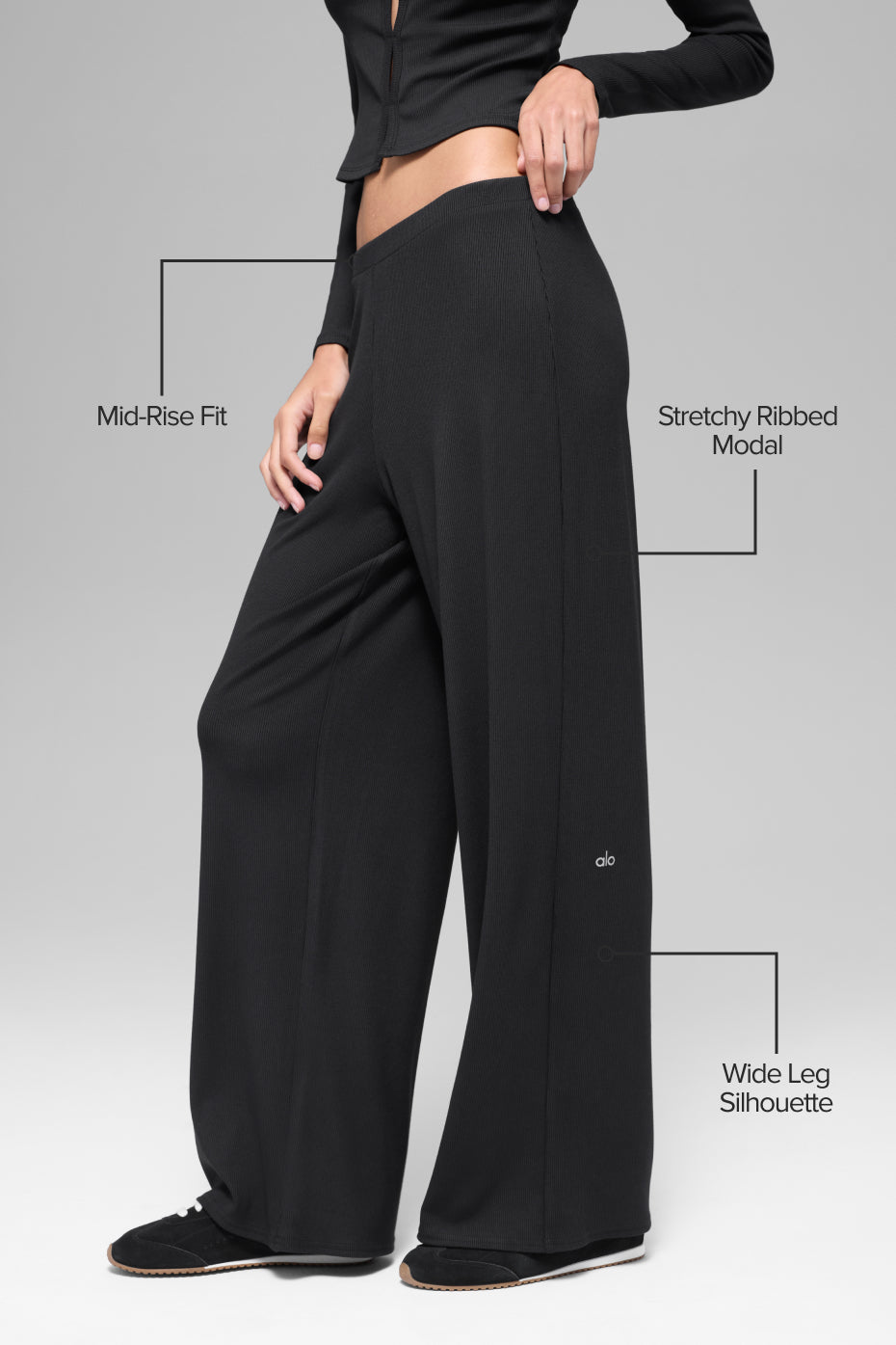 Alo Yoga Mid-Rise Dreamlight Straight Pant  -  Black