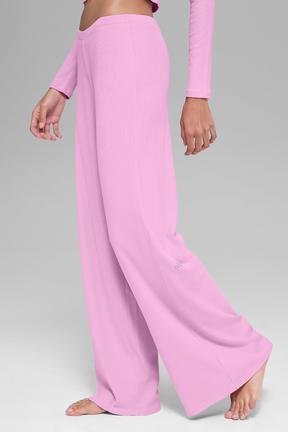 Alo Yoga Mid-Rise Dreamlight Straight Pant  -  Candy Heart Pink