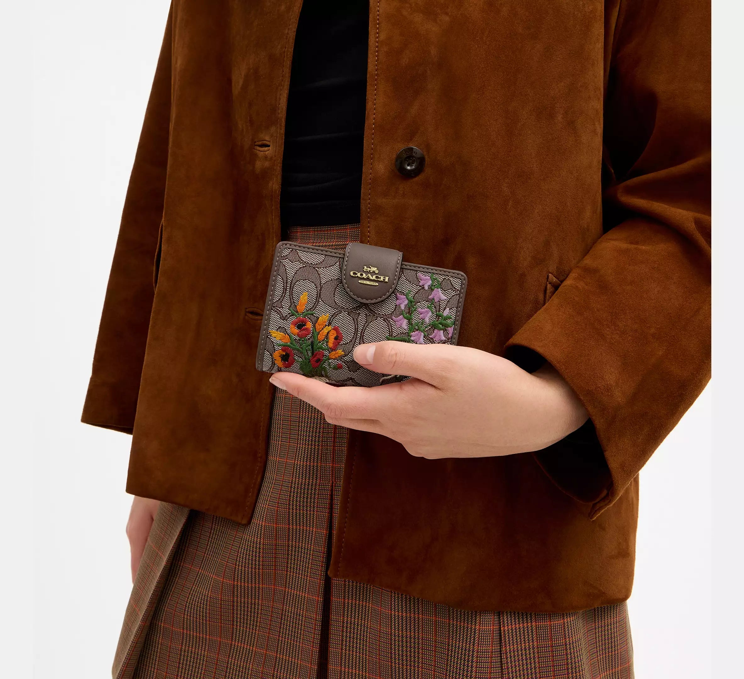 Coach Medium Corner Zip Wallet In Signature Jacquard With Floral Embroidery - Gold/Oak Multi