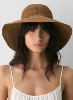 Aritzia Sunbeam Raffia Medium-Brim Hat-Rich Camel