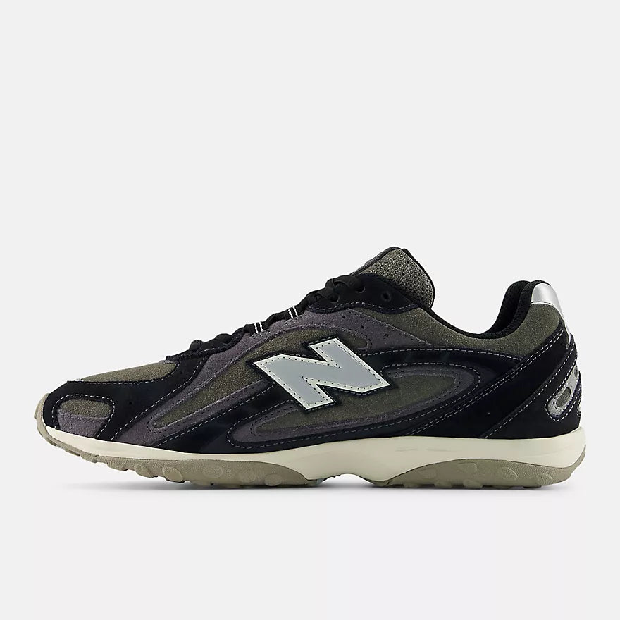 New Balance 204L  -  BLACK with MAGNET  -  U204L5WZ