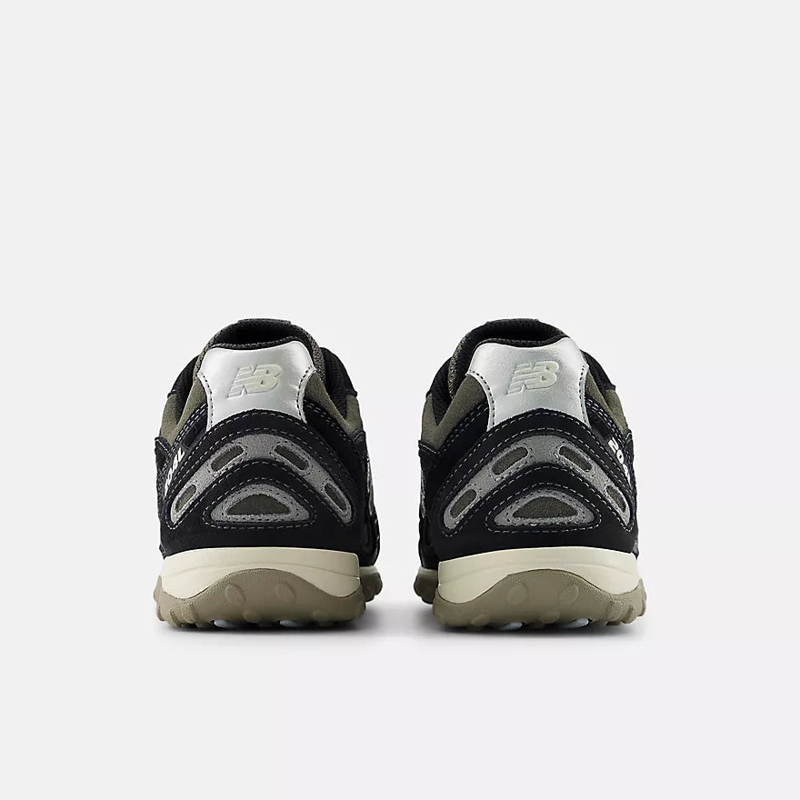 New Balance 204L  -  BLACK with MAGNET  -  U204L5WZ